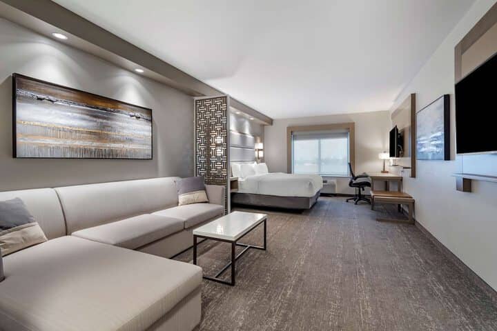 Room 6 of 44